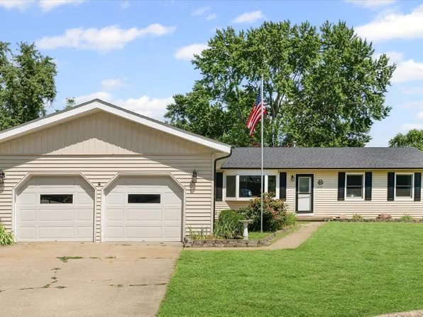 410 N 4th St, Saint Joseph, IL 61873