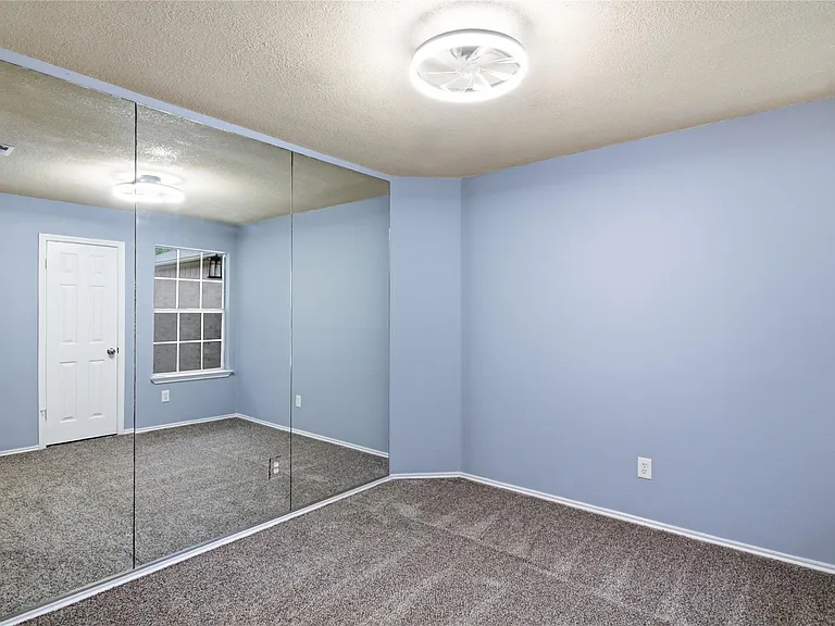 120 Mule Deer Ct — Photo 7