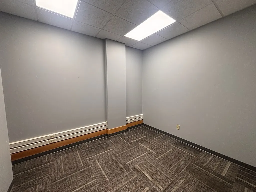 123 W Franklin St - 204 A — Photo 2