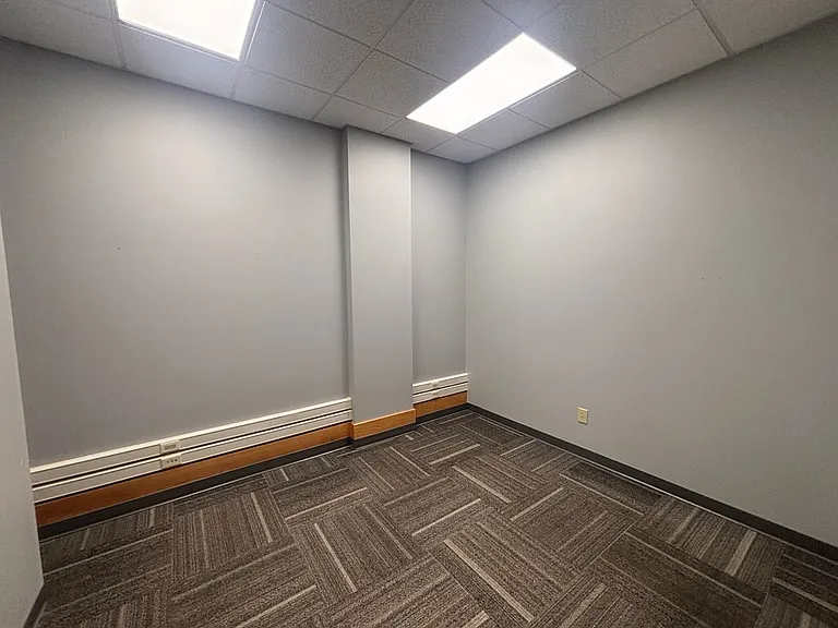 123 W Franklin St #204-A — Photo 2