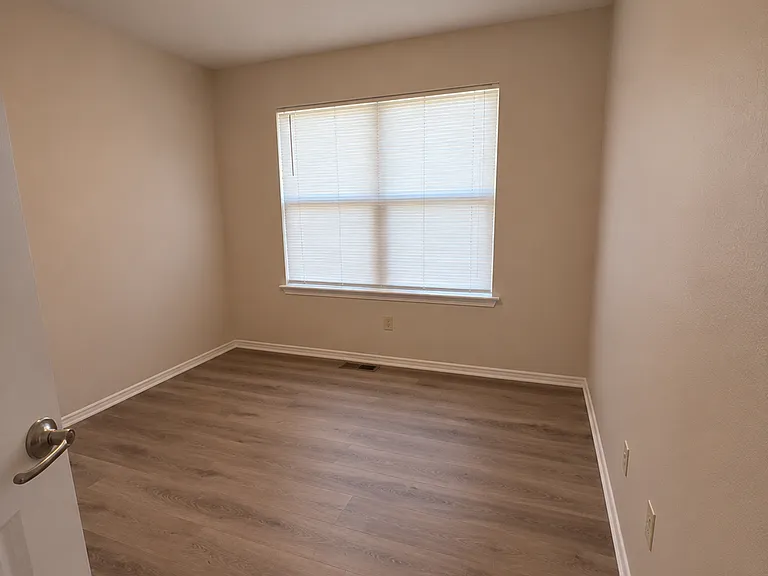 4364 W Nicholas St — Photo 9