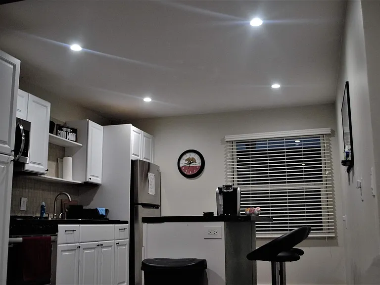 1410 Grove Ave — Photo 3
