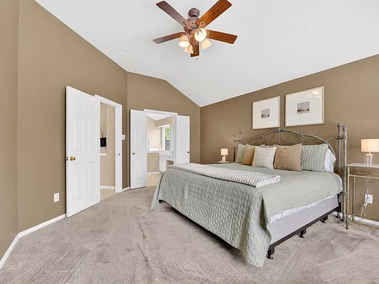 1369 Royal Oaks Dr — Photo 13