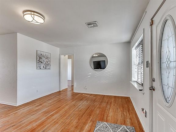 3rd image of 4525 SE 22nd St