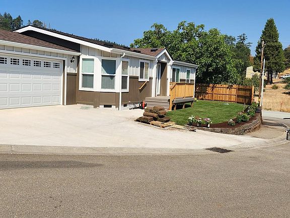 3rd image of 115 Wild Creek Way