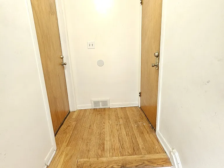 20643 Stratford Rd — Photo 3