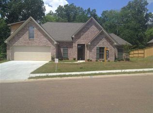 126 Marion Dr, Clinton, MS 39056