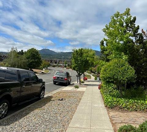 2nd image of 6587 Crown Blvd