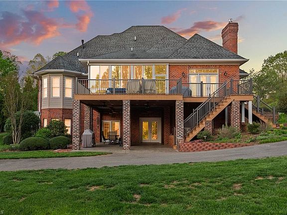 3rd image of 537 Montclaire Dr