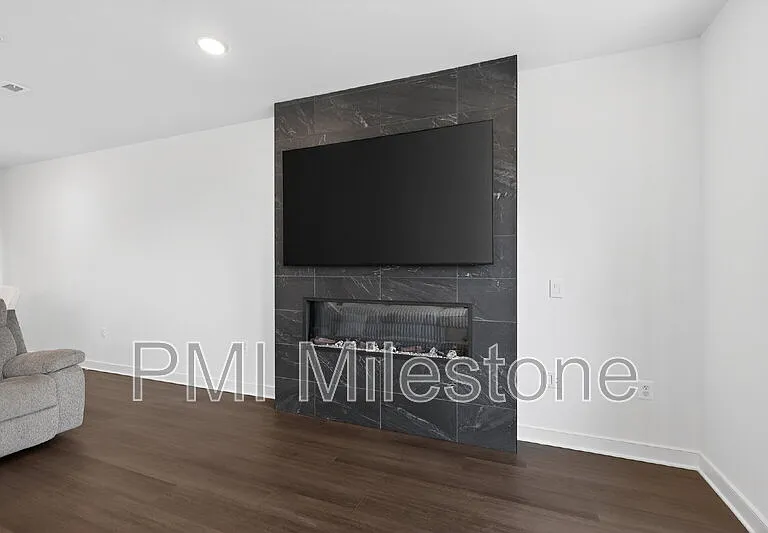16162 Frederick Rd — Photo 9