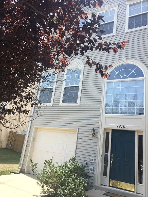 3 bed, 3.5 bath, 2200 sqft, $2,800 — Photo 1