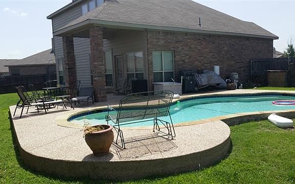 5th image of 601 Irish Glen Ct