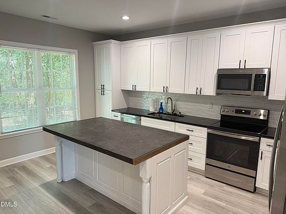 3rd image of 119 Beechleaf Ct