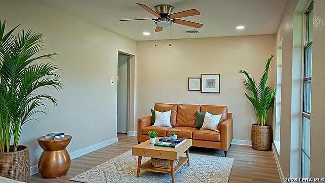 3 bed, 2.0 bath, 1122 sqft, $1,350 — Photo 4