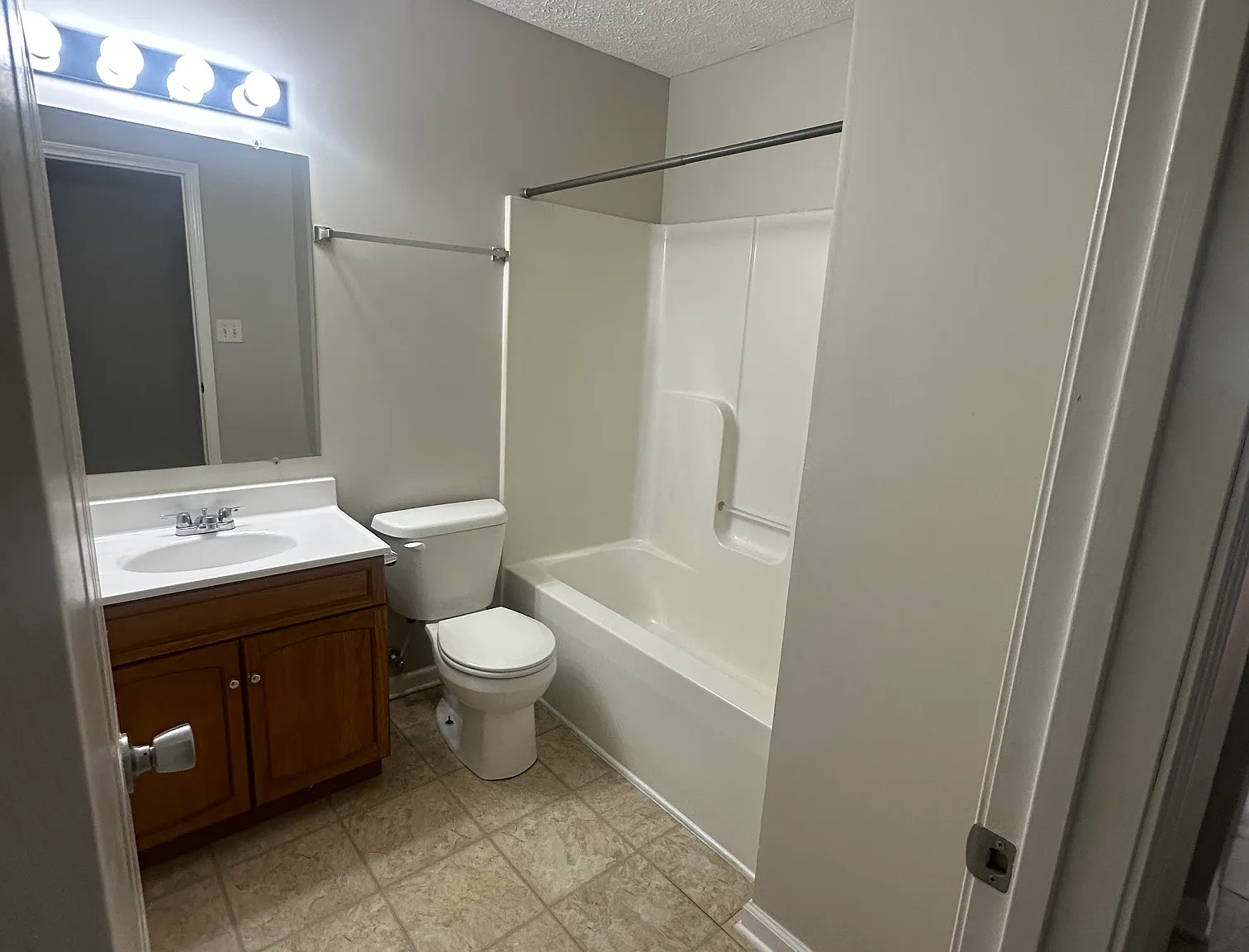 2 bed, $925 — Photo 3