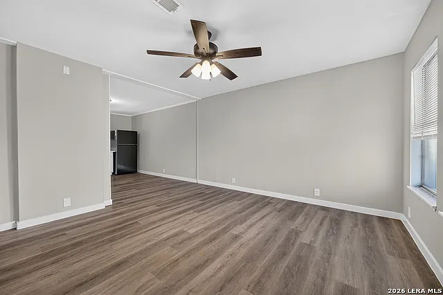 2 bed, 1.0 bath, 1568 sqft, $1,100 — Photo 2