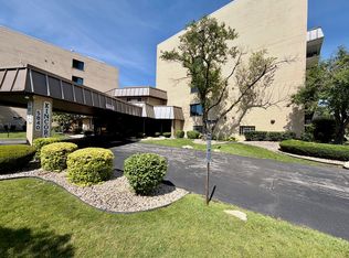 5840 W 104th St APT 314, Oak Lawn, IL 60453