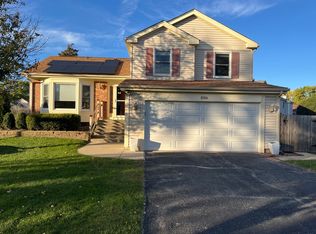 1094 Shady Tree Ln, Wheeling, IL 60090