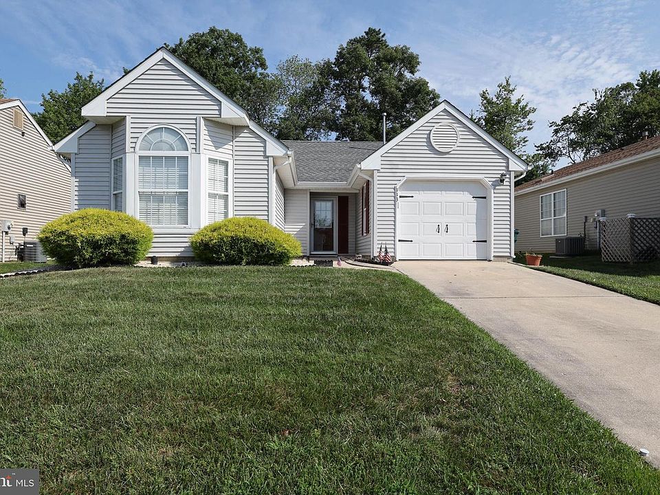 1st image of 113 Danbury Dr