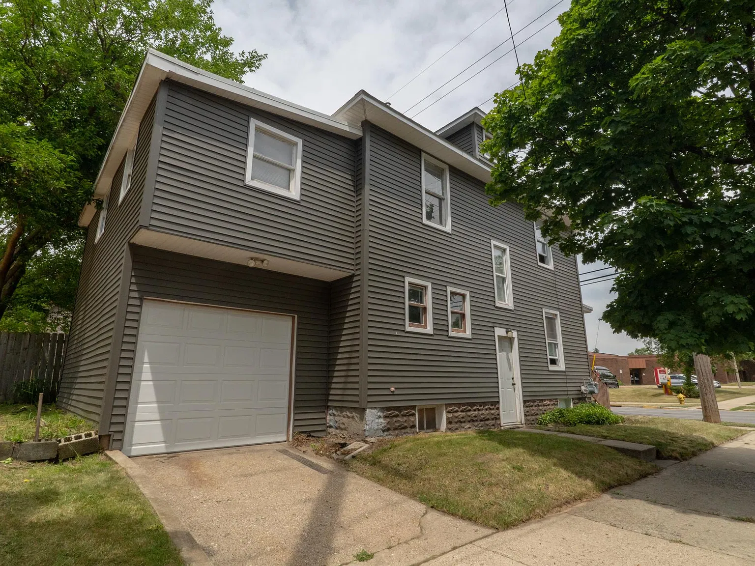3 bed, 1576 sqft, $1,650 — Photo 3