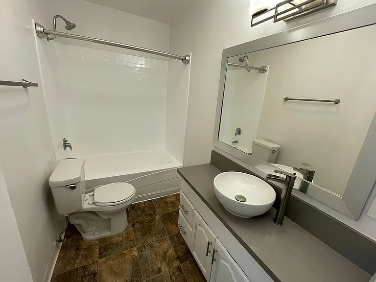 11645 Gorham Ave — Photo 20