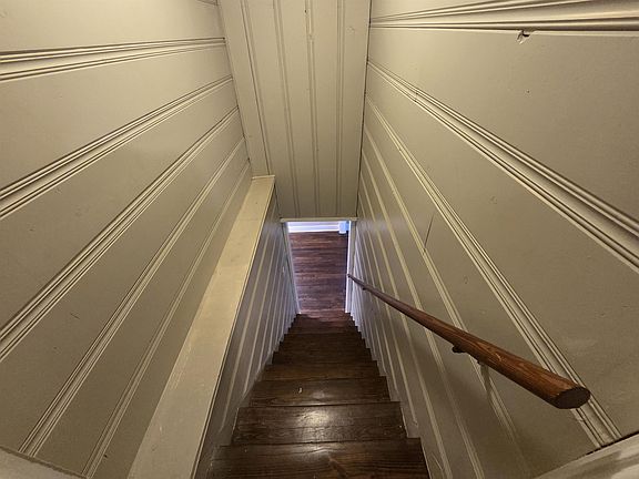 2nd image of 983 Brower St
