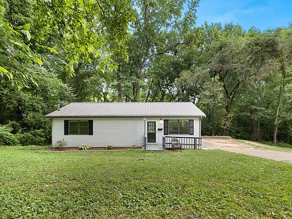 3rd image of 216 Franklin Park Cir