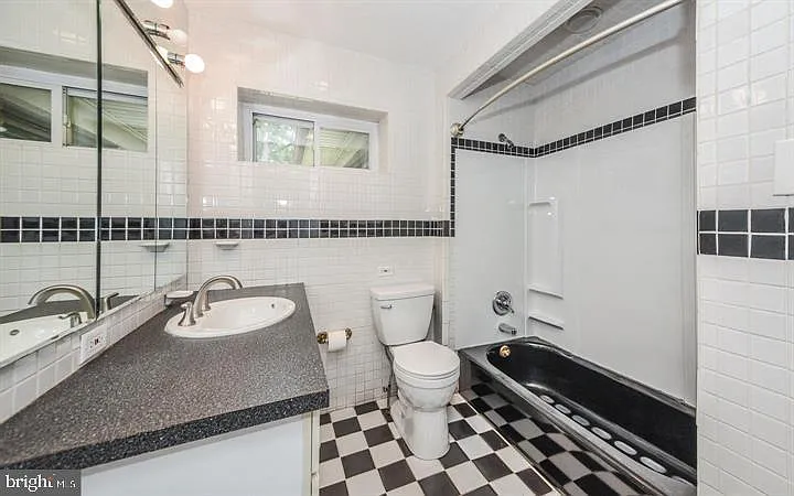 8104 Heacock Ln — Photo 11