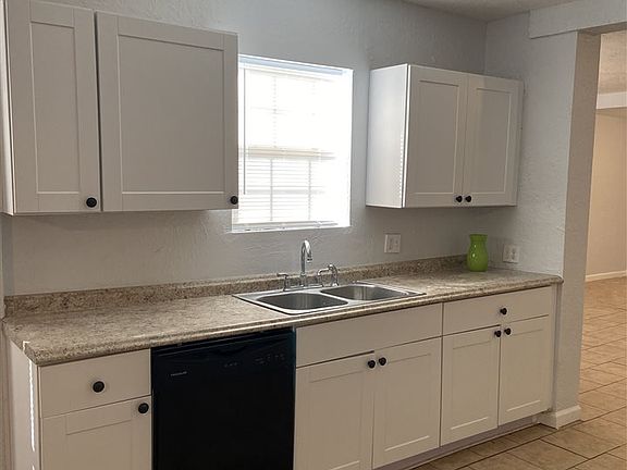 5th image of 1209 NW Oak Ave