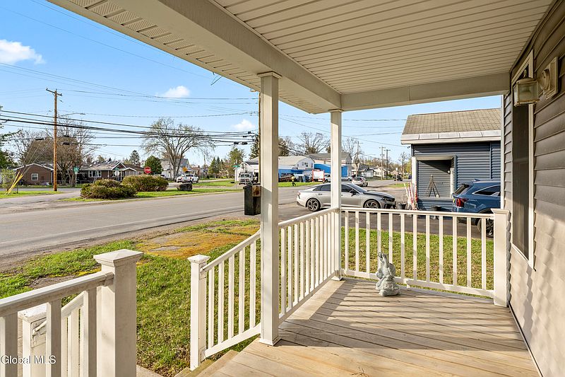 3rd image of 3096 Guilderland Avenue