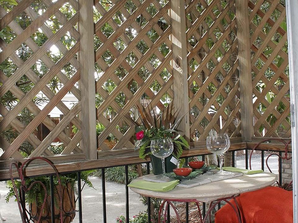 PRIVATE PATIO