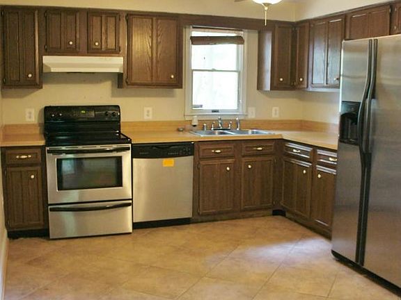 Ceramic tiled floor in Kitchen