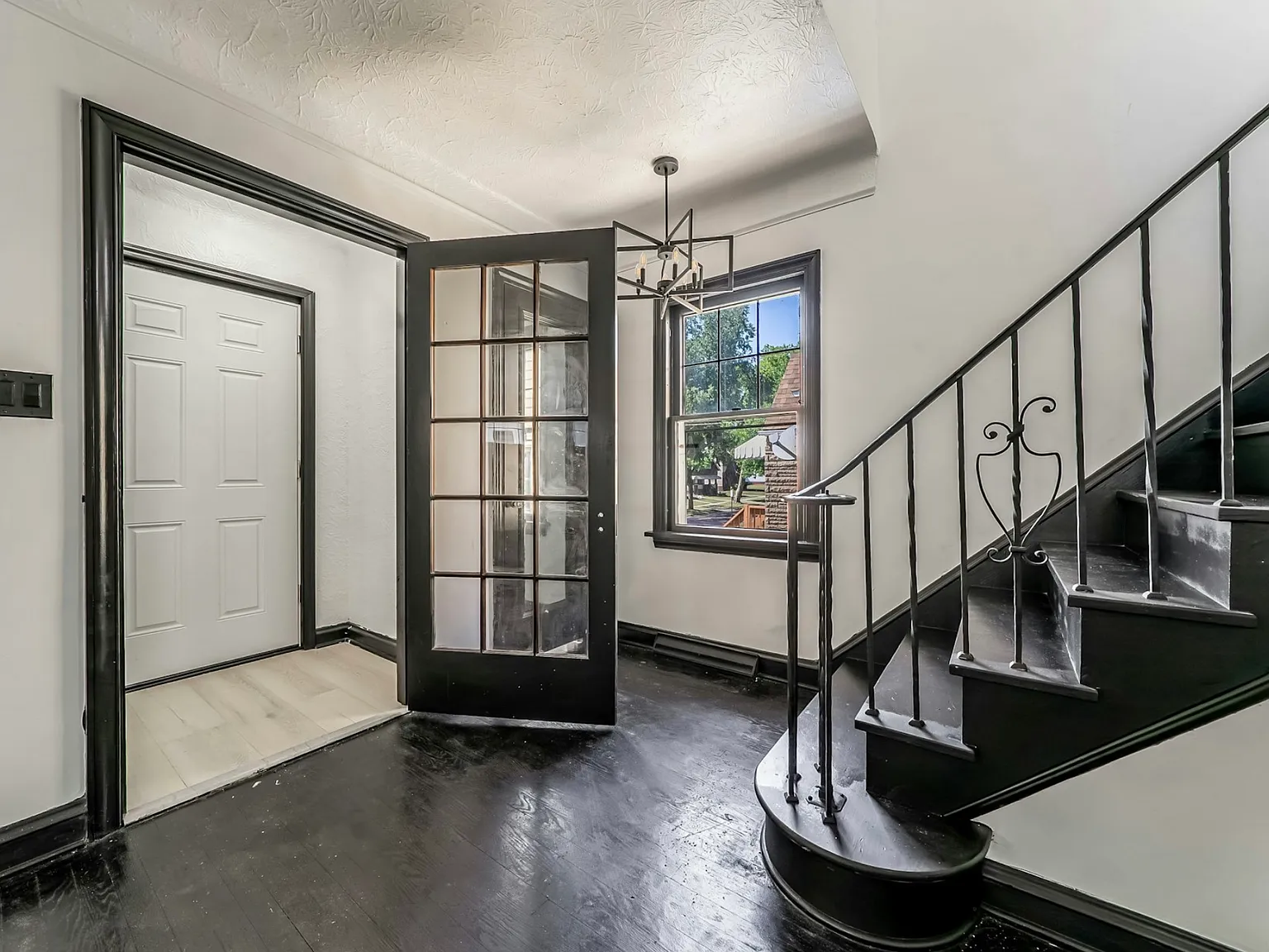 3 bed, 1.5 bath, 1240 sqft, $1,770 — Photo 3