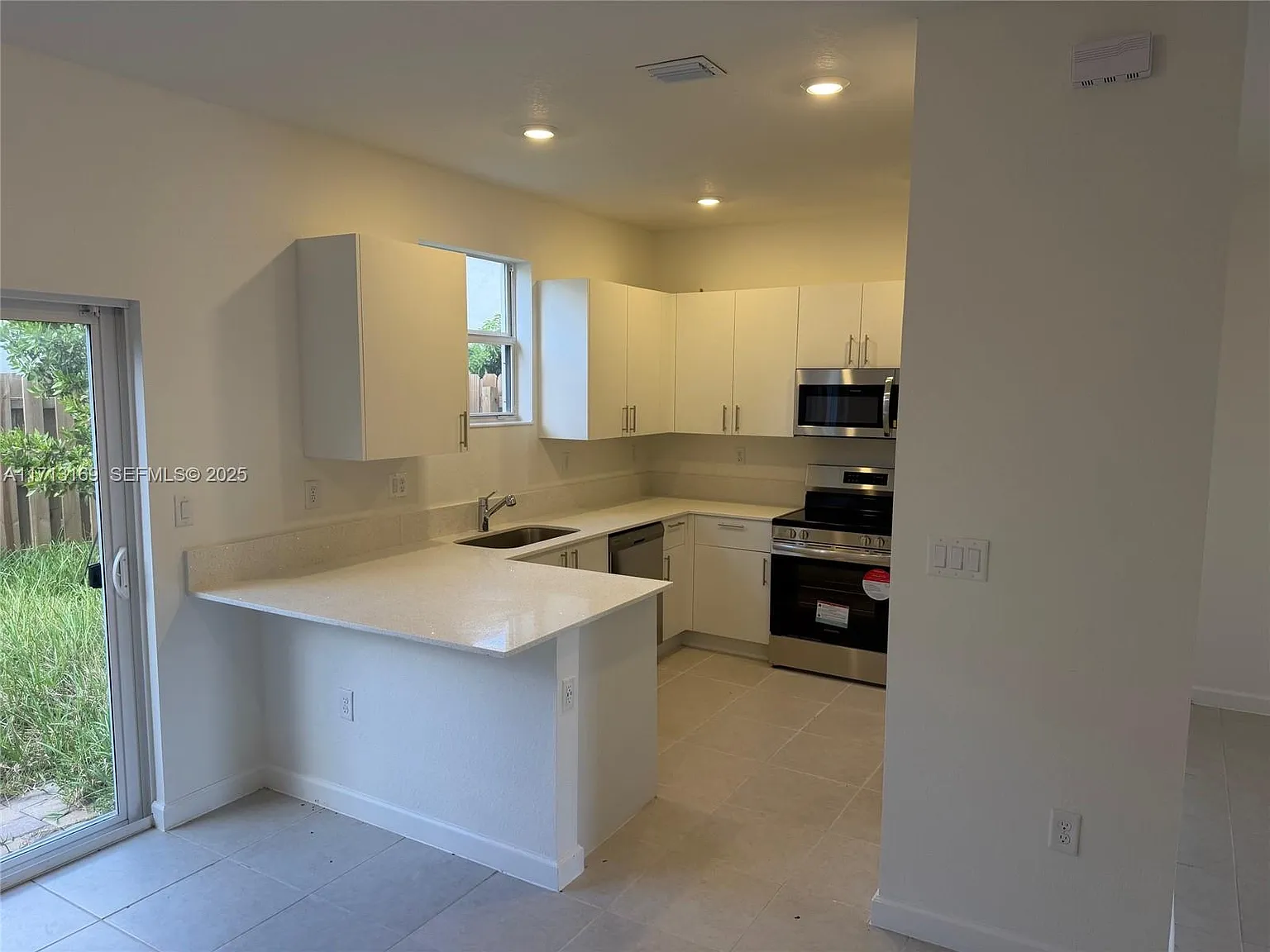 3 bed, 1700 sqft, $2,650 — Photo 4
