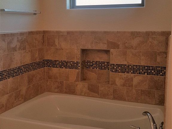 4th image of 553 Greystone Cir