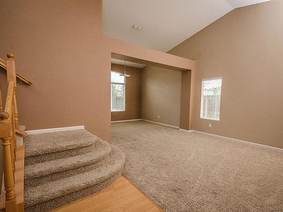 4th image of 712 Rich Ct