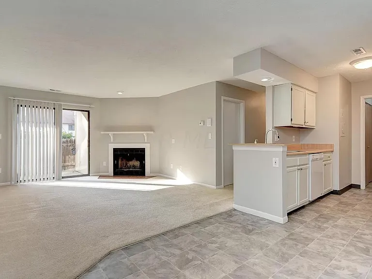 2245 Hedgerow Rd #D — Photo 11