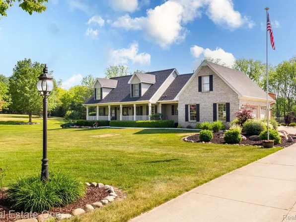 118 Addison Meadows Ct, Leonard, MI 48367