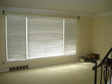 3rd image of 379 Greenvale Dr