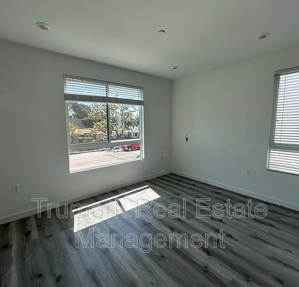 11408 Sarah St #205 — Photo 5
