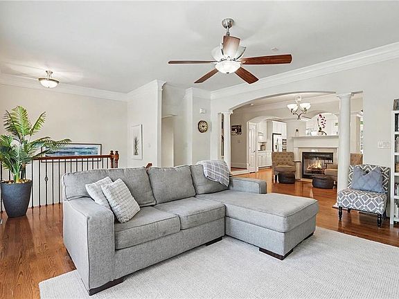 5th image of 2669 Derby Walk NE