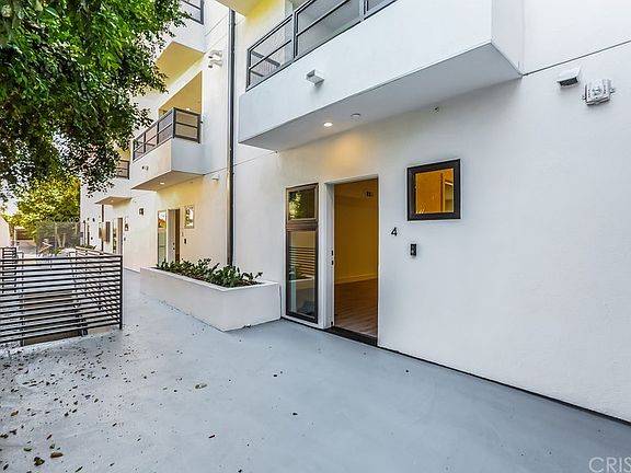3rd image of 829 N Martel Ave #1