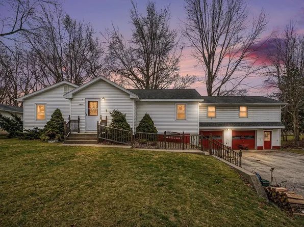 2854 Oak St, Stevensville, MI 49127