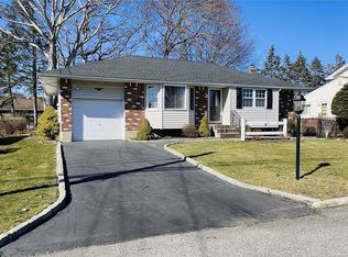 209 Lynbrook St, Islip Terrace, NY 11752