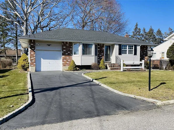 209 Lynbrook Street, Islip Terrace, NY 11752