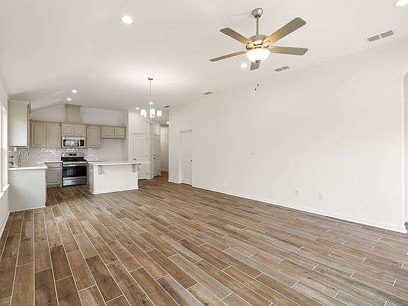 5th image of 1005 W Yellow Bells St