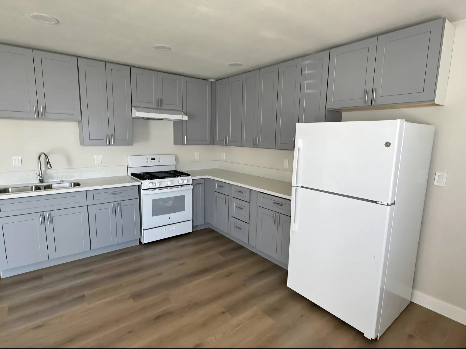 2 bed, 785 sqft, $2,250 — Photo 1