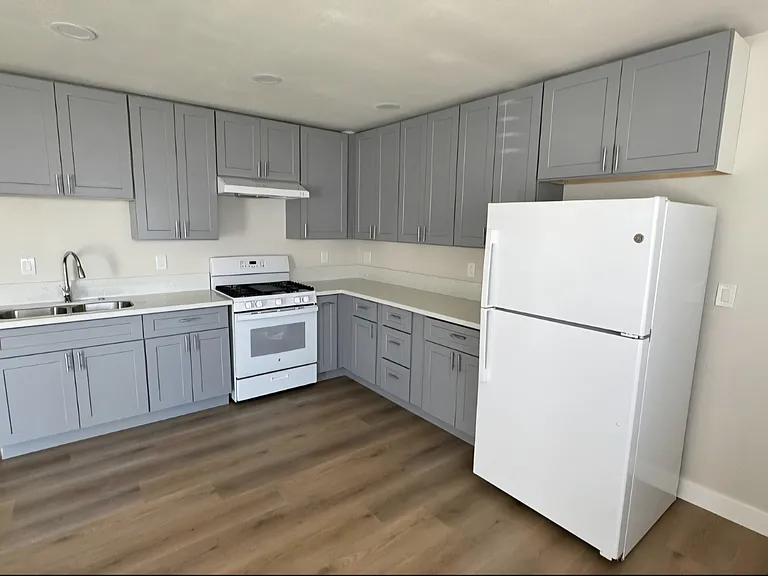 129-151 Guinida Ave #3 — Photo 1