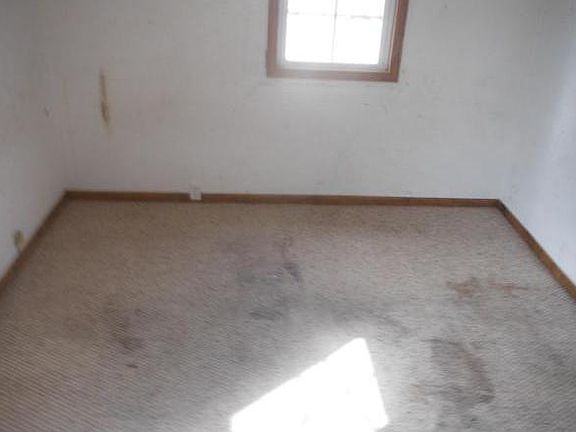 4th image of 72 Baldwin Ave W