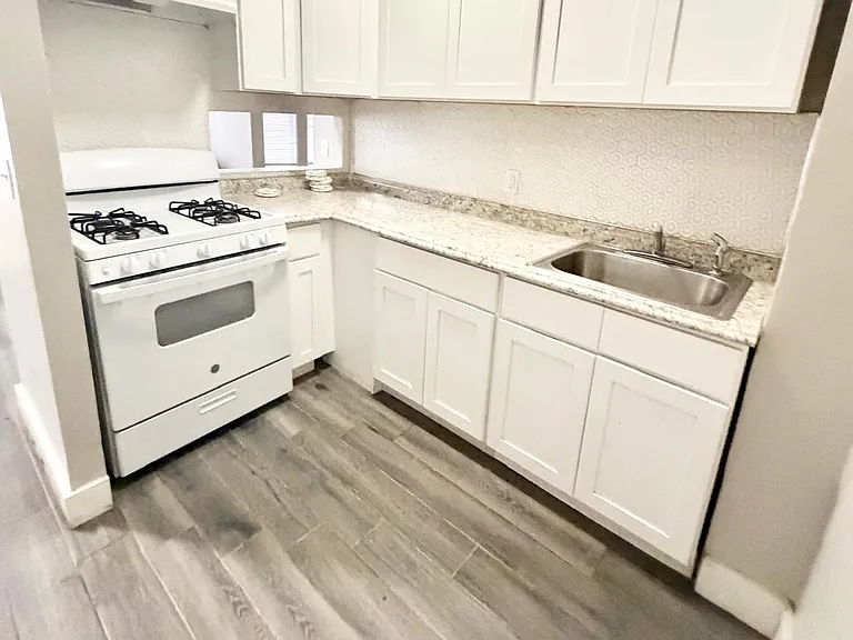 536 Winthrop Ave #1R — Photo 1